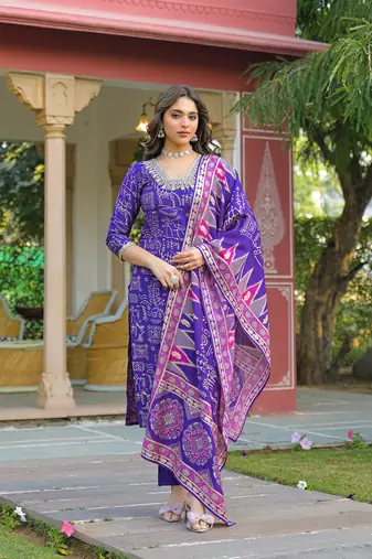 Women purple viscose ethnic motifs printed straight kurta trousers with dupatta