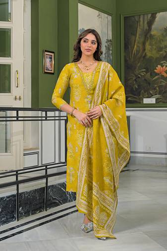 Women pink viscose ikat printed straight kurta trousers with dupatta