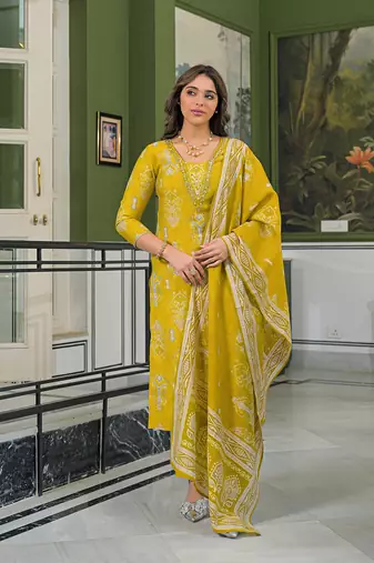 Women pink viscose ikat printed straight kurta trousers with dupatta