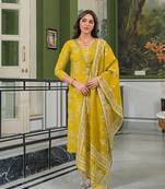 Women pink viscose ikat printed straight kurta trousers with dupatta