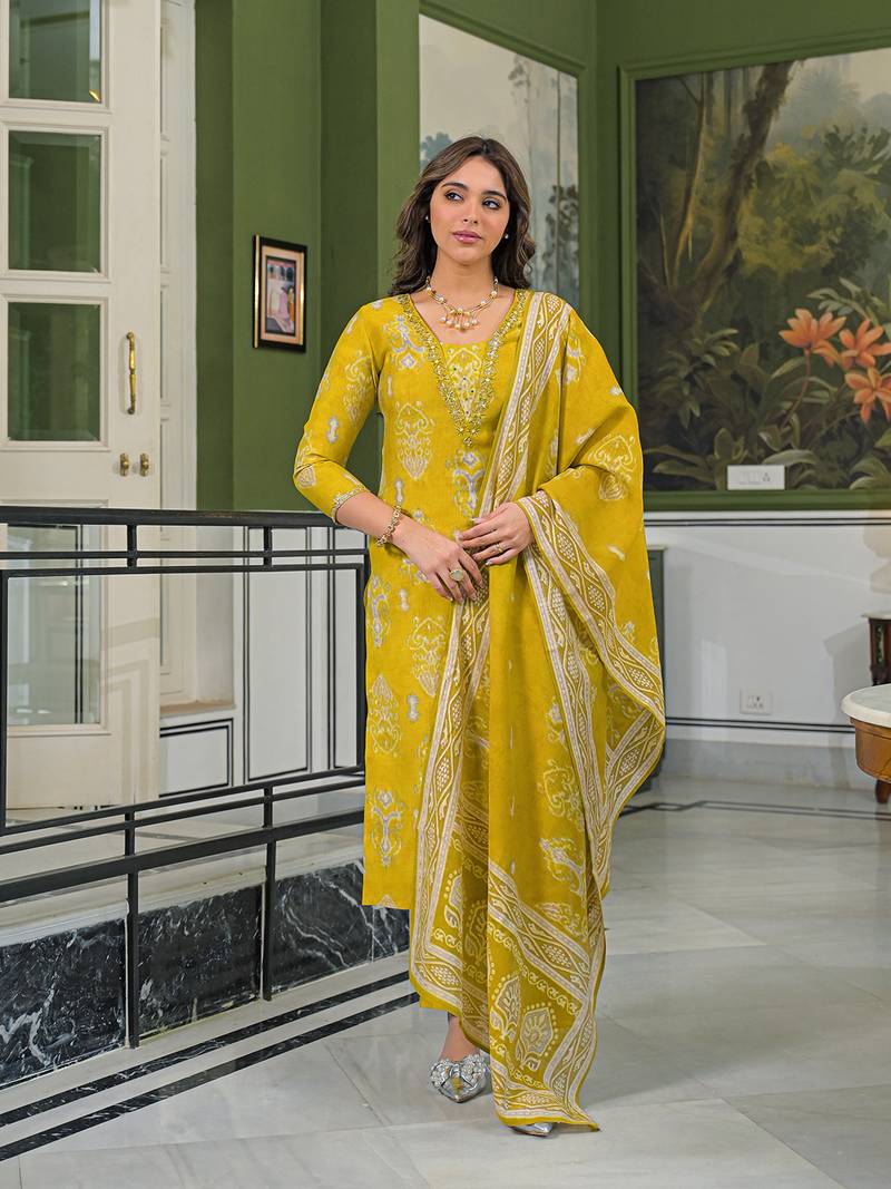 Women pink viscose ikat printed straight kurta trousers with dupatta