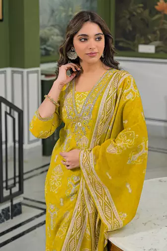 Women yellow viscose ikat printed straight kurta trousers with dupatta