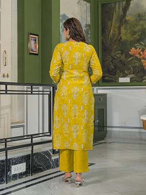 Women yellow viscose ikat printed straight kurta trousers with dupatta 4