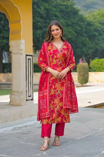 Women pink viscose rayon floral printed straight kurta trousers with dupatta