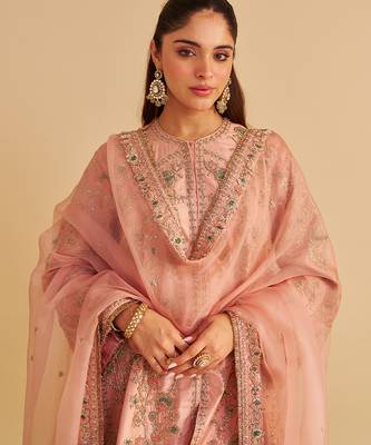 Pink embroidered silk kurta set with dupatta 2