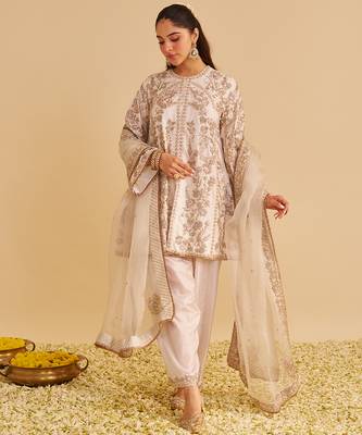 Ivory embroidered silk kurta set with dupatta 3