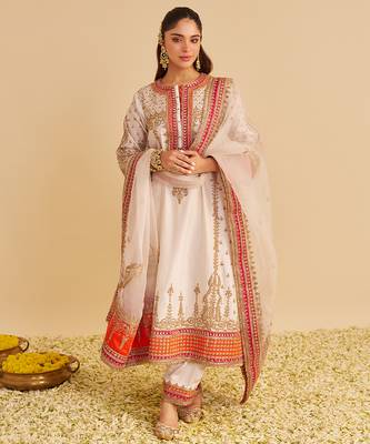 Ivory embroidered silk kurta set with dupatta 3
