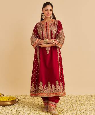 Red embroidered silk kurta set with dupatta 1