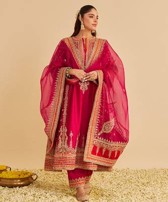 Pink embroidered silk kurta set with dupatta 3