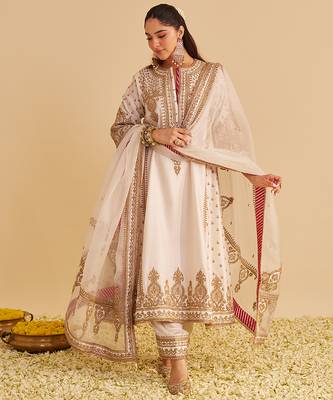 Ivory embroidered silk kurta set with dupatta 2