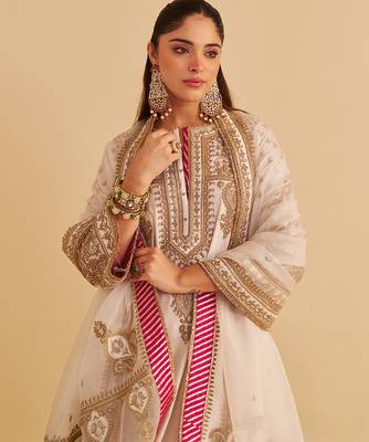 Ivory embroidered silk kurta set with dupatta 3