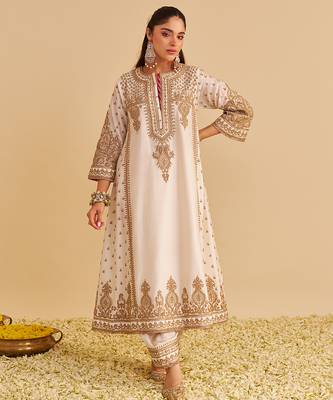 Ivory embroidered silk kurta set with dupatta 4
