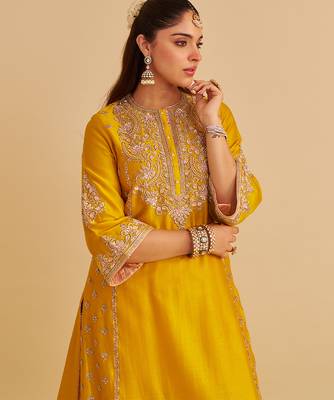 Yellow embroidered silk kurta set with dupatta 2