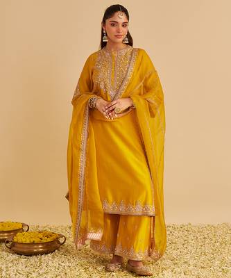 Yellow embroidered silk kurta set with dupatta 3