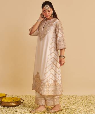 Ivory embroidered silk kurta set with dupatta 3