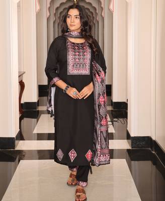 Black color viscose simmer embroidered Kurta set 1