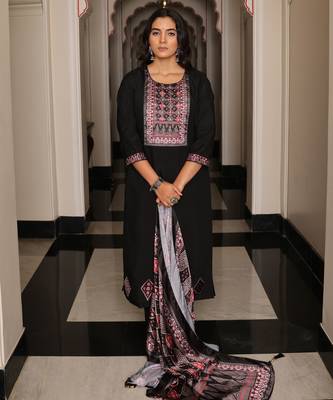 Black color viscose simmer embroidered Kurta set 4
