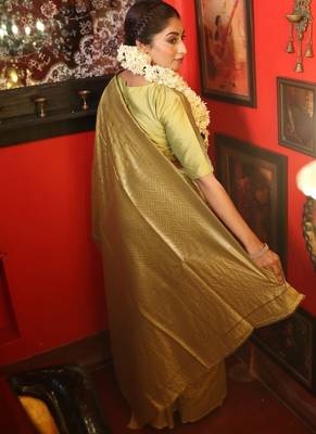 green hand woven silk blend zari woven all seasons sarees 4