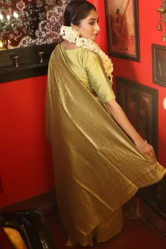 green hand woven silk blend zari woven all seasons sarees