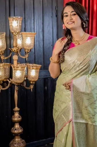green woven silk blend cotton zari woven all seasons sarees