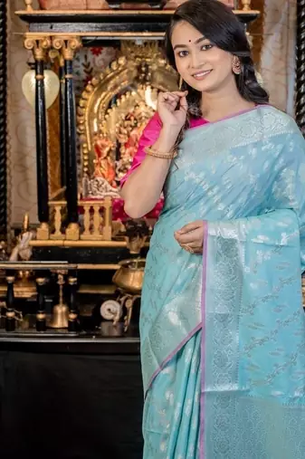 green woven silk blend cotton zari woven all seasons sarees