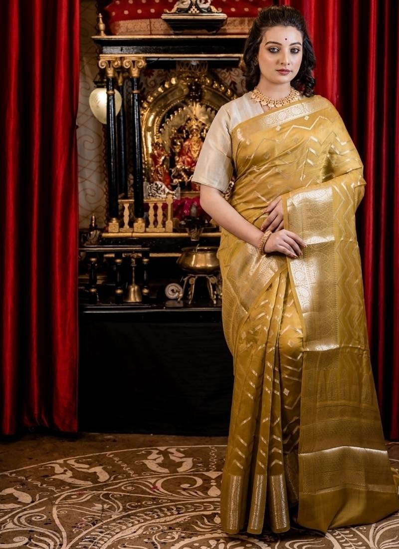 green woven faux silk blend blend saree