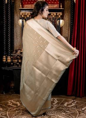 green woven silk blend blend zari woven all seasons sarees 4