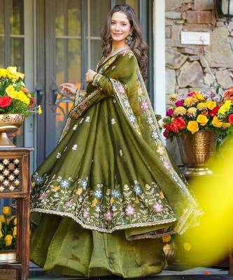 Green Embroidered Organza Anarkali Suit Set 3