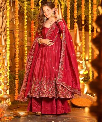 Red Organza Anarkali Suit Set 1