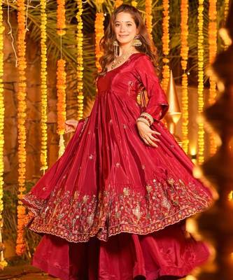 Red Organza Anarkali Suit Set 2