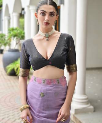 Light purple premium soft chanderi cotton saree with resham flower weaving & contrast blouse 3