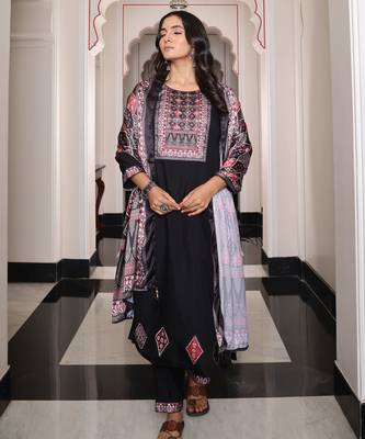 Black color viscos simmer fabric designer embroidered heavy ceremonial wear salwar kameez 5