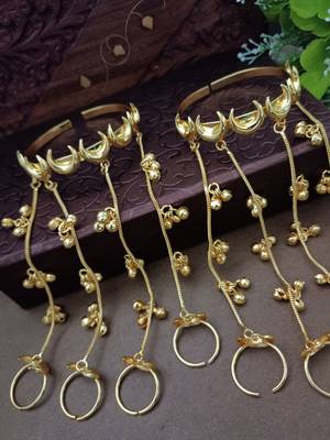 Set of 2 gold-plated chand hathphool with multi-chain ghungroo drops multi finger ring bracelets 4