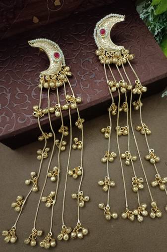 Gold plated pachi kundan & ghungaroo studded crescent  moon kashmiri red drop earrings vs105409