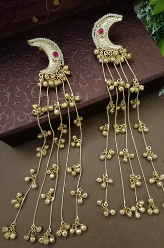 Gold plated pachi kundan & ghungaroo studded crescent  moon kashmiri red drop earrings vs105409