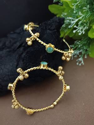 Women 2 brass kundan gold-plated bangle-style bracelet 3