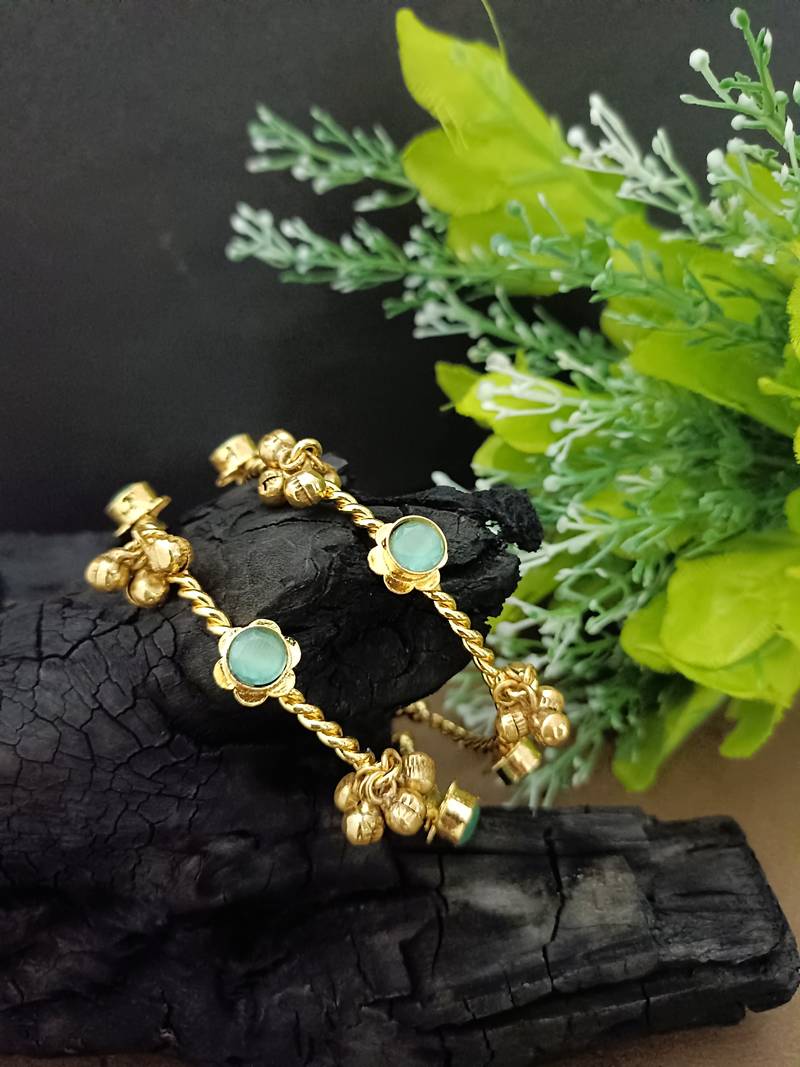 Women 2 brass kundan gold-plated bangle-style bracelet