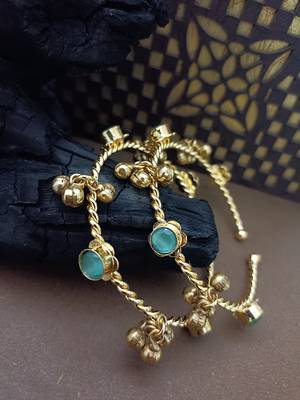 Women 2 brass kundan gold-plated bangle-style bracelet 5
