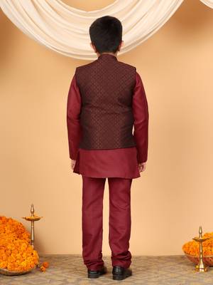 Boys maroon cotton blend kurta pyjama set with jacquard geometric floral waistcoat 2