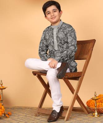 Boys charcoal grey rayon floral vine embroidered sequined kurta & pyjama set 4
