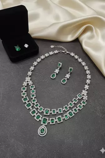 Green american diamonds necklaces
