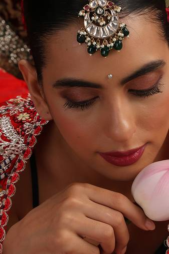 Gold plated kundan green stones maang tikka