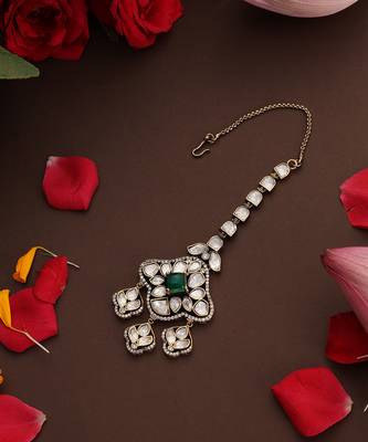Gold plated kundan green stone mang tikka 2