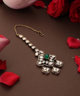 Gold plated kundan green stone mang tikka 3