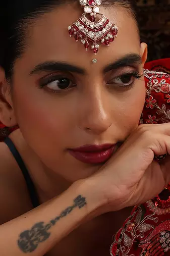 gold plated kundan red stone maang tikka