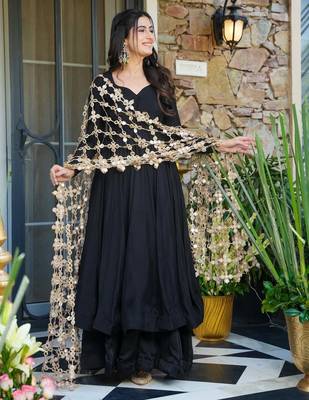 Black Crepe Embroidered Anarkali Suit Set 2