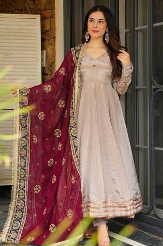 Mauve Embroidered Kurta Set with  Suit Set