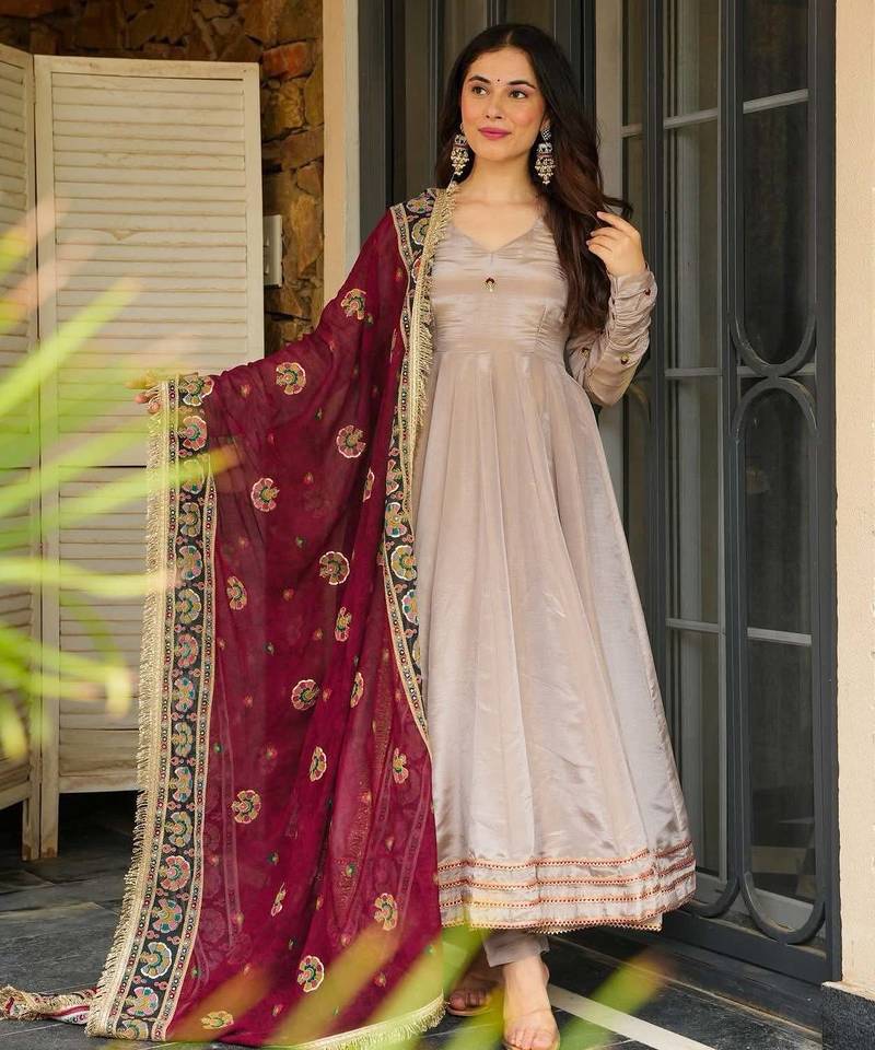Mauve Embroidered Kurta Set with  Suit Set
