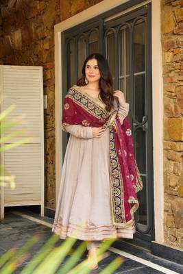 Mauve Embroidered Kurta Set with  Suit Set 2