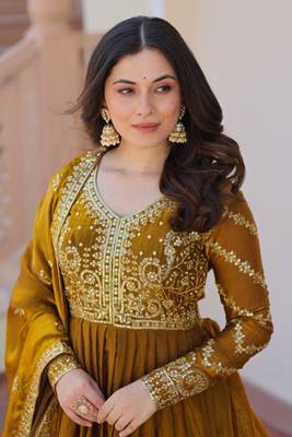 Green embroidered chiffon anarkali set with dupatta 5